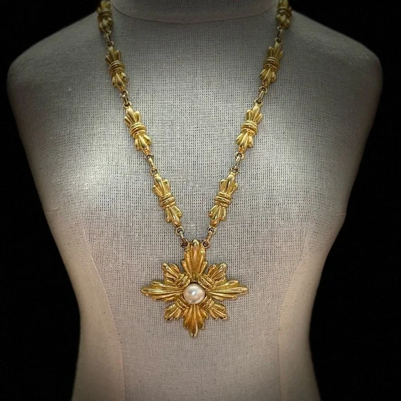 SOLD Vintage. 1972 Mimi Di N - Runway Necklace - Picture 6 of 15